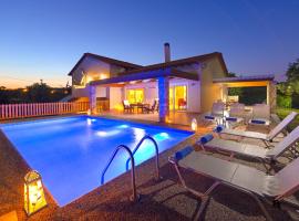 Olive Private Villa Swimming Pool 5 BDR Rhodes Kolymbia，位于科林比亚的酒店