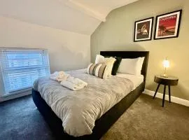 Sophia's Retreat - 2 Floor 4 Bed Apartment - Newport - Coastal Getaway