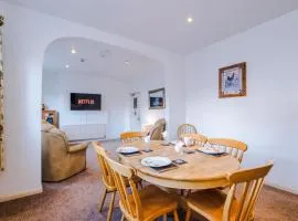 Professional Contractor's Retreat, Superfast WIFI, FREE Van Parking CCTV