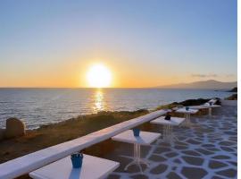 Mykonos Athanasia Seaview Oasis Studios by the port，位于胡拉吉亚的公寓