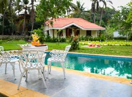 White Serenity Heritage Pool Villa near Beach Udupi，位于乌杜皮的酒店