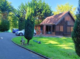 Cabaña tirolesa a 10 km de Bakio en parcela privada，位于蒙希亚的酒店