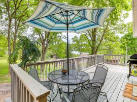 Deck & Table Rock Lake View: Shell Knob Escape!，位于Shell Knob的酒店