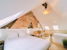 El&eacute;gante maison ami&eacute;noise - proche gare, home-cin&eacute;ma, 3 chambres doubles, 1 chambre familiale avec jacuzzi privatif - La Maison Des Petits Sablon，位于亚眠的带热水浴缸的酒店