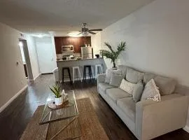 Incredible Two Bedroom Hollywood Apartments FREE Parking