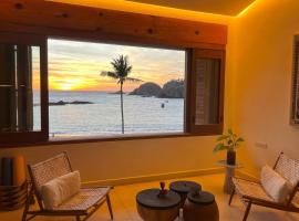 Ocean Front Luxury - 5 Pools & Private Beach Club，位于卡热伊斯的酒店
