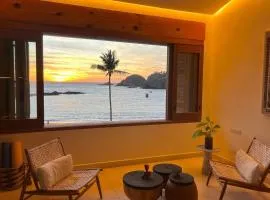 Ocean Front Luxury - 5 Pools & Private Beach Club
