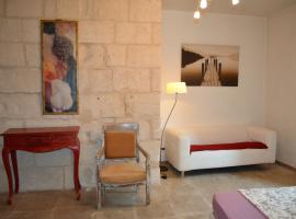 chambre d hote spacieuse avec cour junas gard，位于Junas的酒店