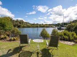 Roses by the Water - Kerikeri Holiday Home，位于凯里凯里的酒店