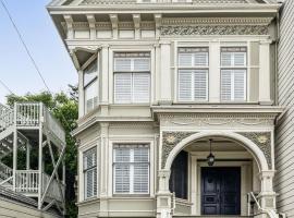 Historic & Charming Victorian Home Sleeps 11，位于旧金山的乡村别墅