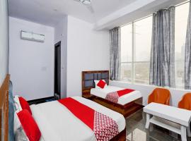 Hotel Ic Tower Near Noida Sector Metro Station，位于Indirapuram的舒适型酒店