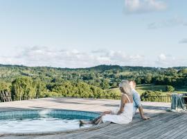 Heartwood Farm Byron Bay Luxury Farm Stay，位于Federal的酒店