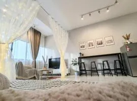 Comfort Cozy Romantic Homestay Youth City