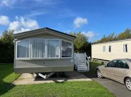Lovely Caravan To Hire At Breydon Water Holiday Park In Norfolk Ref 10025cw