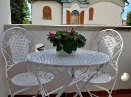 Villino Toscana d'Amare con giardino e posto auto privato，位于切奇纳的公寓