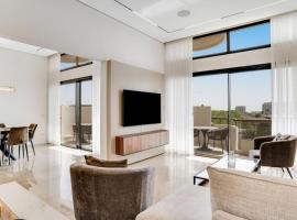 Luxury Modern Duplex With Sea View，位于Herzliya Pituah的豪华酒店