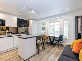 Flat 2, 161 Crescent Road Luxury Apartment