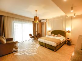 RoApart- Studio de lux cu vedere lac si mare la 2 min de plaja，位于马马亚的自助式住宿