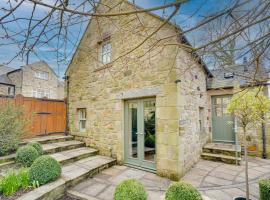 Garden Stable at Hallsteads: Luxury Stone Cottage, with Parking，位于阿尔恩茅斯的度假屋