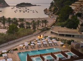 The Club Cala San Miguel Hotel Ibiza, Curio Collection by Hilton, Adults only，位于圣米格尔港贝尼拉斯海滩附近的酒店