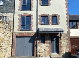 4 Bed House in Lovely Cornish Town，位于大圣科勒姆的酒店
