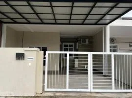 Homestay Angah