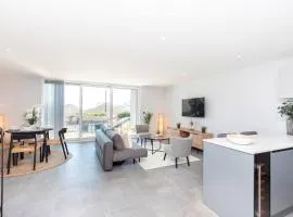 Close to beach, parking, 2 bed flat with garden - Meraki Luxe