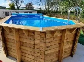 Maison spacieuse avec piscine et vue sur jardin à Fourches