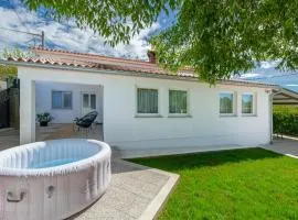 Awesome Home In Barban With Jacuzzi