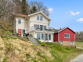 Awesome Home In Kungsbacka With House Sea View，位于孔斯巴卡的乡村别墅