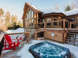 Fiddler Lake Resort Chalet 68 Deer with pool，位于Mille-Isles的度假村