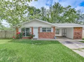 Baton Rouge Home with Yard about 14 Mi to Downtown!