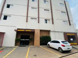 Borges Hotel，位于因佩拉特里斯的带停车场的酒店