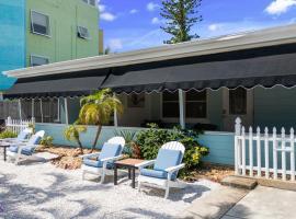 Siesta Key Village and Beach Walkable, Condo, Private Porch，位于西耶斯塔岛的酒店