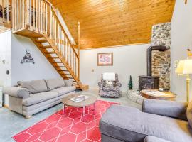 Cozy Birchwood Retreat on UTV Trail with Hot Tub!，位于Birchwood的酒店