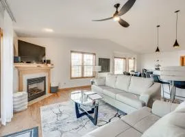 Luxury Prairie Retreat 5 Min from Madison!
