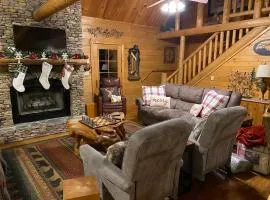 Beautiful 6 bdr cabin with hot tub in the Smokies!