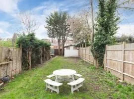 Charming 3 Bed House Bromley London