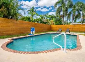 Pompano Gem, 1 mi to Beach & 12 Pickleball courts