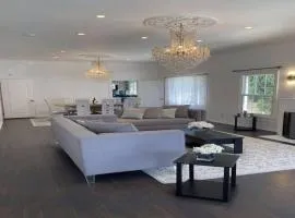 Lovely 5Bd Home in Beverly Hills