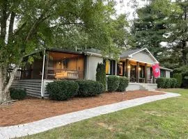 Stylish Private Home 1 mile from Downtown Franklin