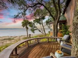 Buck Island by AvantStay Exclusive Private Island Sleeps 26 Pool Hot Tub Views