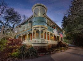 Engadine Inn and Cabins，位于Candler的酒店
