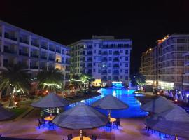 Grand Blue Beach Condo - Laem Mae Phim Beach，位于梅尔皮姆的分契式公寓
