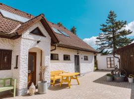 Idyllisches Landhaus mit Teich，位于Wielings的度假屋