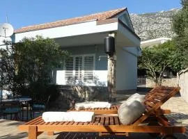 Sweet house with garden 35 meters from sea