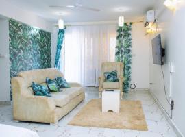 MOH Beach View Ensuite Rooms and Furnished Apartment Swimming pool，位于蒙巴萨的酒店