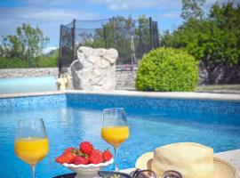Villa Silentio, complete privacy near Makarska，位于Duge Njive的带泳池的酒店