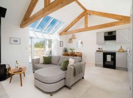 Meadow View Barn, Rural St Ives, Cornwall. Brand New 2 Bedroom Idyllic Contemporary Cottage With Log Burner.，位于Nancledra的度假屋