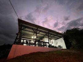 Hostal Restaurante Checha Dapa，位于Yumbo的酒店